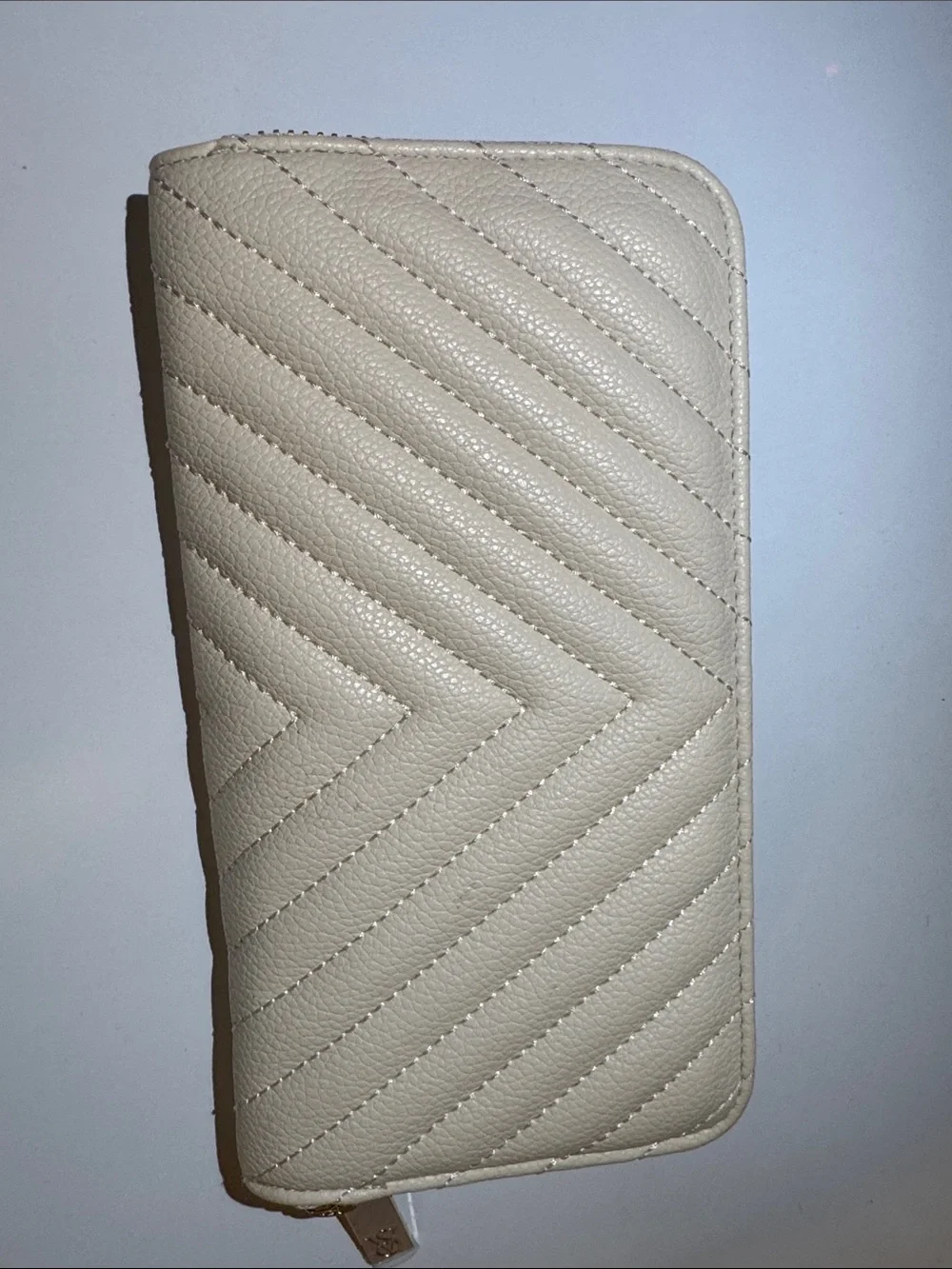 Victoria's Secret Quilted Cream Zip Wallet with Gold Logo Accents - Picture 2 of 5